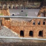 दार्शनिक स्थल According to the 1884 Gazetteer, about 12 kilometers from Hirangaon-Firozabad, Kotla’s fort, whose ditch is 20 feet, 14 feet deep, 40 feet high is shown, the plot of land was 284 feet north 220 feet south and 320 feet east and 480 feet west. At present, this fort has become abandoned,but still its ancestors are seen.