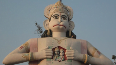 मंदिर This temple was established in the form of a monastery by Shri Bajirao Peshwa II during the Maratha rule, about 0.5 km from Firozabad. Here is the footprint of the 19th Century’s glorious Mahatma Vava Prayagadas.