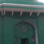 दार्शनिक स्थल, धार्मिक स्थल About 15 km away from Hirangaon, Firozabad, on the banks of the Yamuna, is the Makvara of Sufi Shahe, where there is a fair every year and there is also Urhassa on the Sufi Shah’s mazar at the above site, there are people in the fair from the Muslim and Hindu reverence of the city.