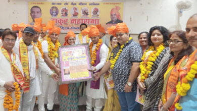 Firozabad News फिरोजाबाद। ठाकुर महासभा की एक बैठक फिरोजाबाद क्लब में संपन्न हुई।। जिसमें राष्ट्रीय प्रभारी जितेंद्र सिकरवार ने राज धाकरे को मनोनयन पत्र प्रदान कर जिलाध्यक्ष पद की शपथ दिलाई।