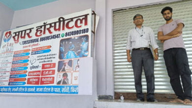 Firozabad News फिरोजाबाद। नगर में चल रहे अवैध रूप से गैर पंजीकृत अस्पतालों के खिलाफ स्वास्थ्य विभाग के नोडल अधिकारी विश्वदीप अग्रवाल ने कार्यवाही करते हुए दो अस्पतालों को सीज किया है।