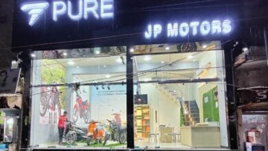 Dak khana Chauraha Required Educated boys for sales and marketing.