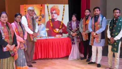 Firozabad News फिरोजाबाद। स्वामी विवेकानंद की जयंती राष्ट्रीय युवा दिवस के उपलक्ष्य में विकसित भारत में युवाओं की भूमिका विषय पर विचार गोष्ठी आयोजित की गई। जिसमें वक्ताओं ने स्वामी विवेकानंद के विचारों को अपने जीवन में आत्मसात करने के लिए प्रेरित किया। इस अवसर पर विवेकानंद संदेश यात्रा निकाली गई।