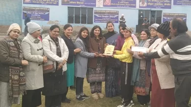 Firozabad News फिरोजाबाद। All India Softball Cricket Women's and Men's Championship में पहला मैच मध्य प्रदेश और छत्तीसगढ़ की टीम के मध्य खेला गया। जिसमे मध्य प्रदेश की पुरूष टीम विजेता रही। दूसरा मैच महिला राजस्थान और बिहार की टीम के मध्य खेला गया। जिसमें राजस्थान की टीम विनर रही।