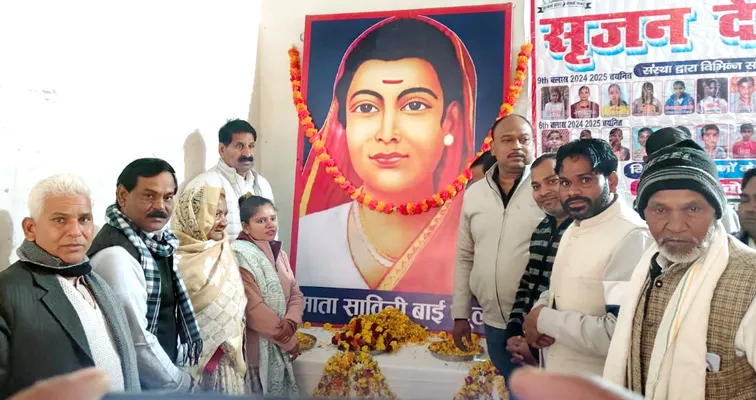Firozabad News, फिरोजाबाद शहर The Kushwaha District Mahasabha celebrated Savitribai Phule Jayanti.