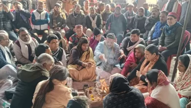 Firozabad News फिरोजाबाद। सीएम ग्रिड योजना के अंतर्गत शहर के तीन प्रमुख चौराहों का 24 करोड़ 33 लाख, 46 हजार रू. से सौंदर्यीकरण कराया जायेगा। विद्युत पोलों को हटाकर अण्डर ग्राउंड कैबिल डाली जायेगी। जिससे जाम को मुक्ति भी मिलेगी।