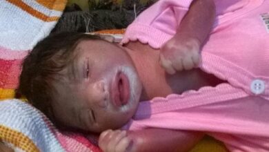 महिला ने दिया प्लास्टिक शीशु को जन्म 5 दुनिया रंग बिरंगी Woman gives birth to a plastic baby.